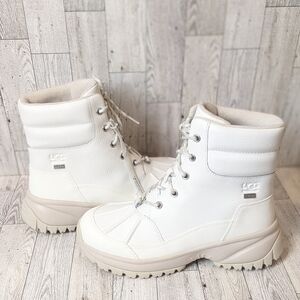 UGG Women's Winter Boots - White- Used